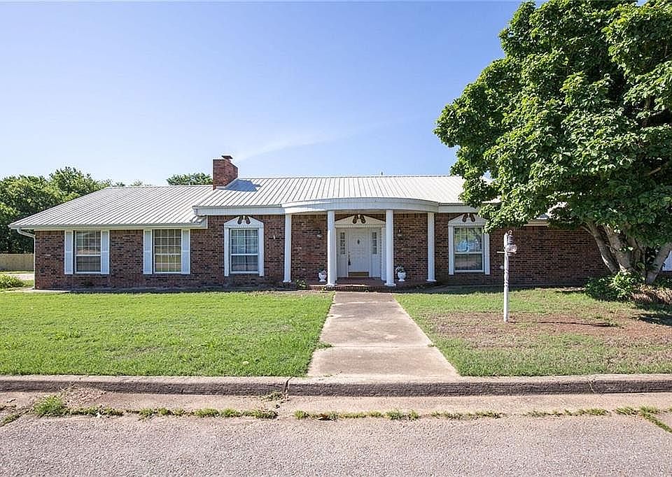 1st image of 101 Rosewood Dr