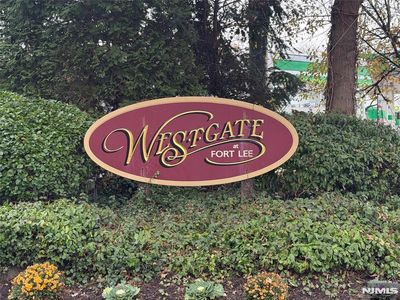 247 Village Circle Dr, Fort Lee, NJ, 07024