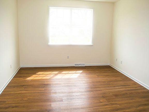 4th image of 144 Revolutionary Blvd