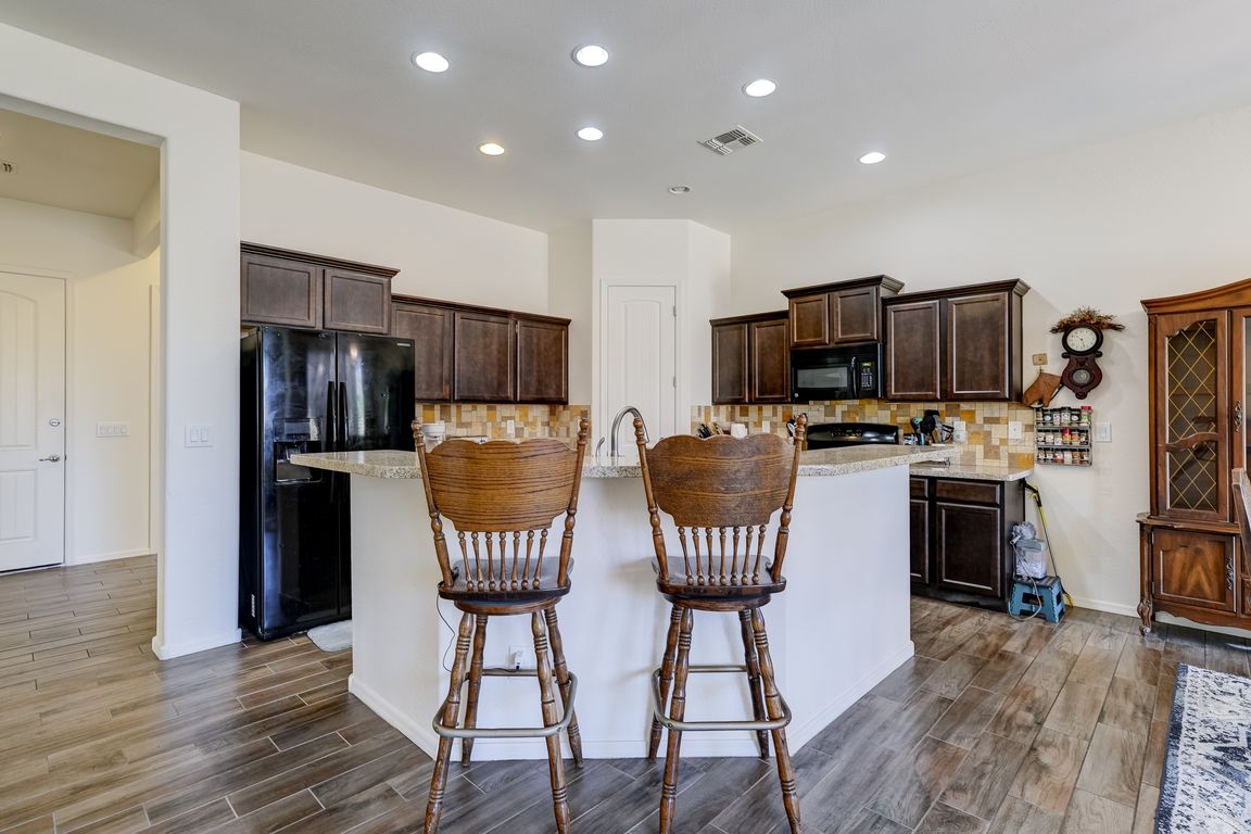 005_Island Kitchen