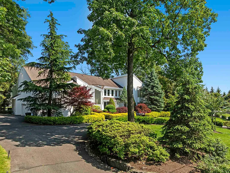 172 Truman Dr — Photo 3
