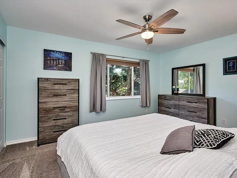 2242 S Poplar St — Photo 14