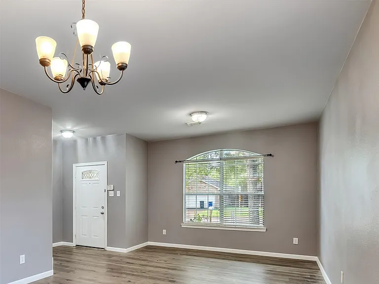 1906 Cameo Ct — Photo 8
