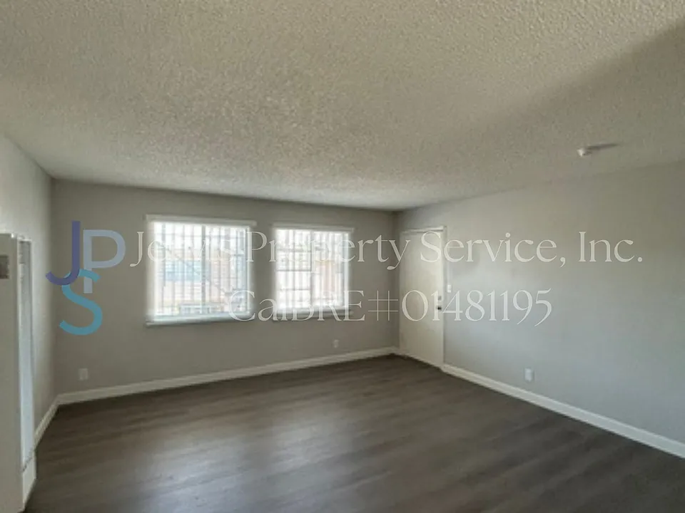 3136 El Segundo Blvd #G