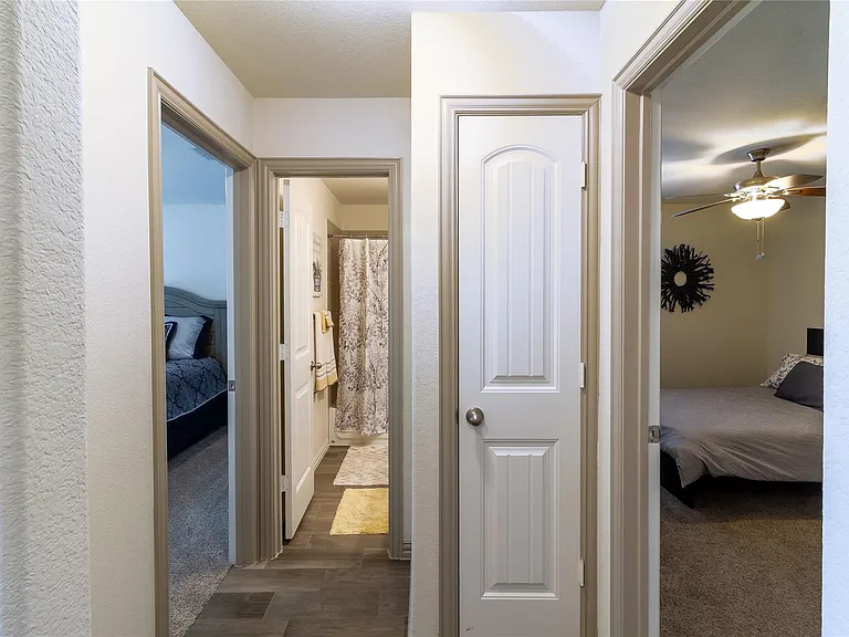 917 Rosewood St — Photo 13