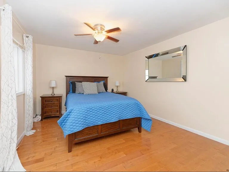 131 Main St #4 — Photo 3