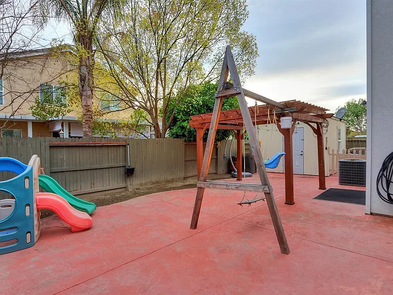 1817 Redondo Rd — Photo 38