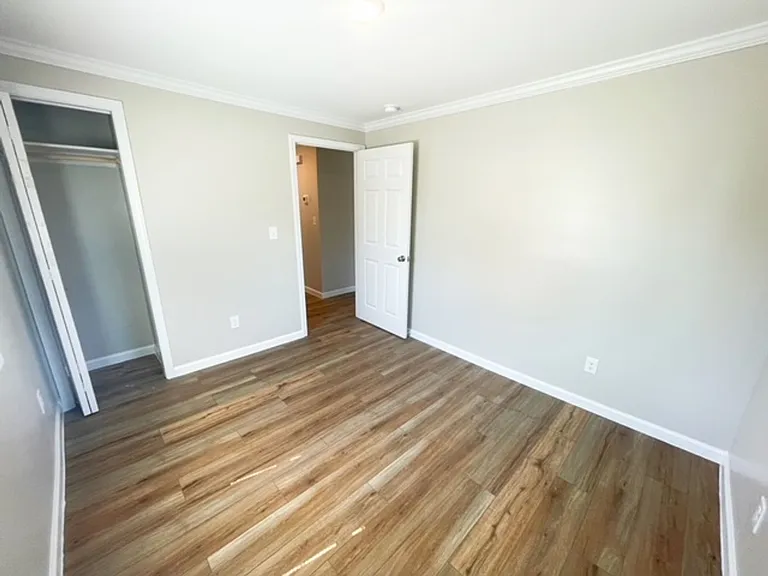 427 E 9th St — Photo 11