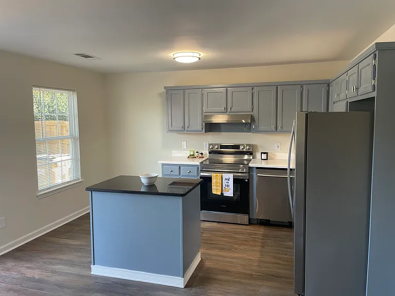 211 Tolbert St — Photo 2