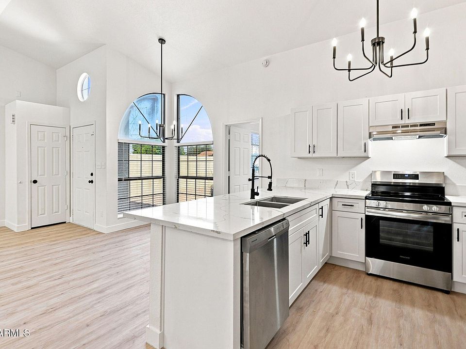 1st image of 534 N New Haven --