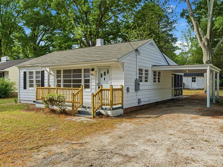 211 S Circle Dr — Photo 13