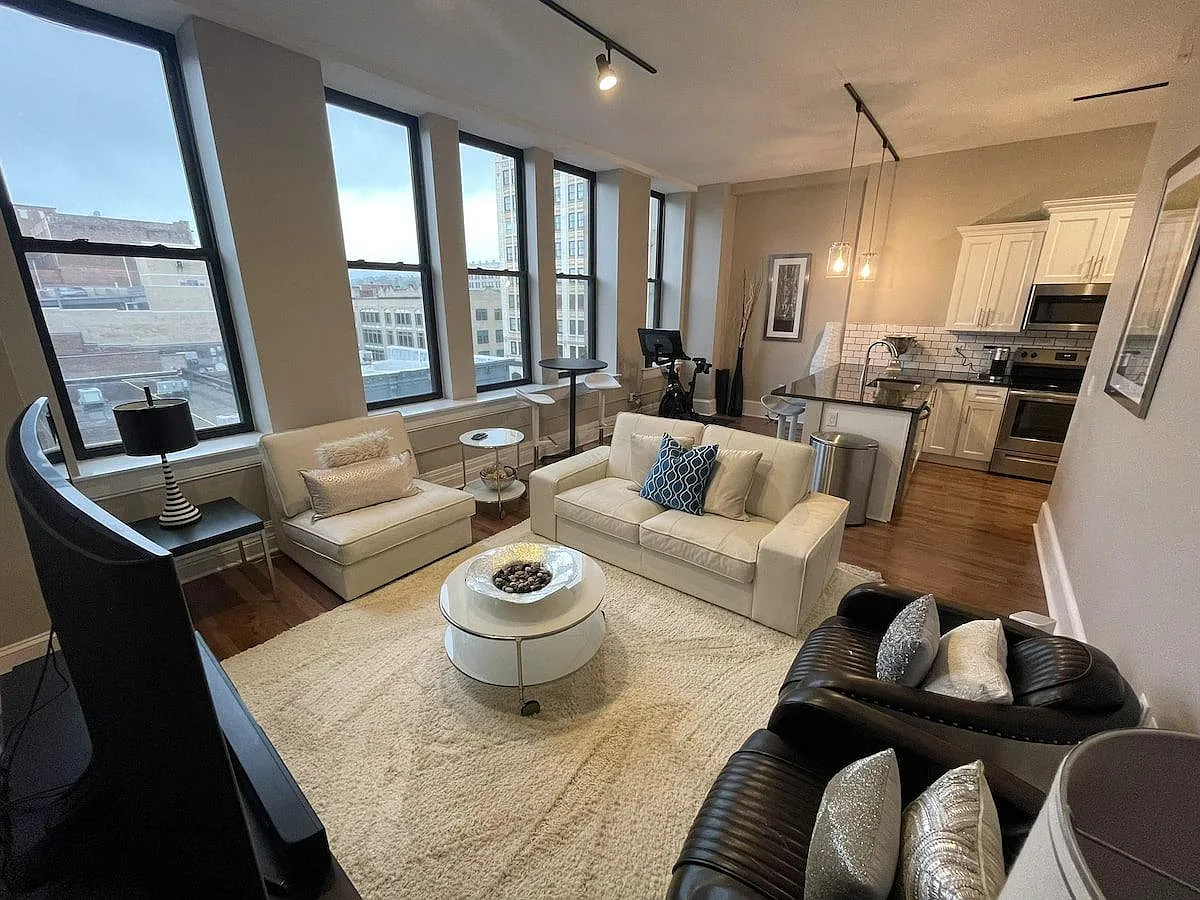 2 bed, 940 sqft, $1,950 — Photo 3