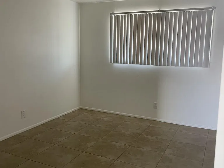 7131 N 54th Ave #8 — Photo 5