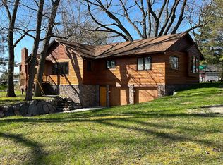 8910 Arlington St, White Lake, MI 48386