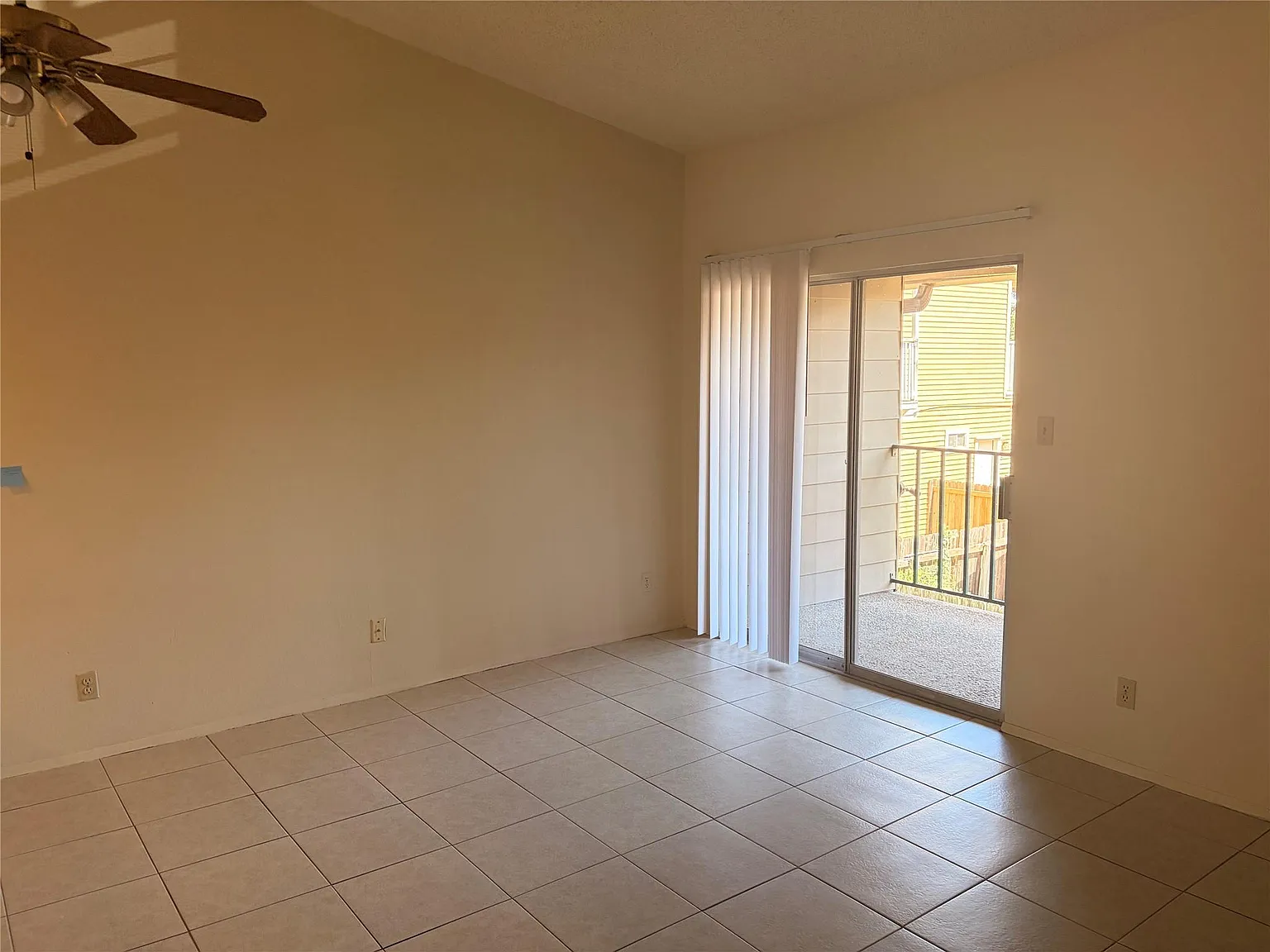 1 bed, 1.0 bath, 432 sqft, $950 — Photo 3