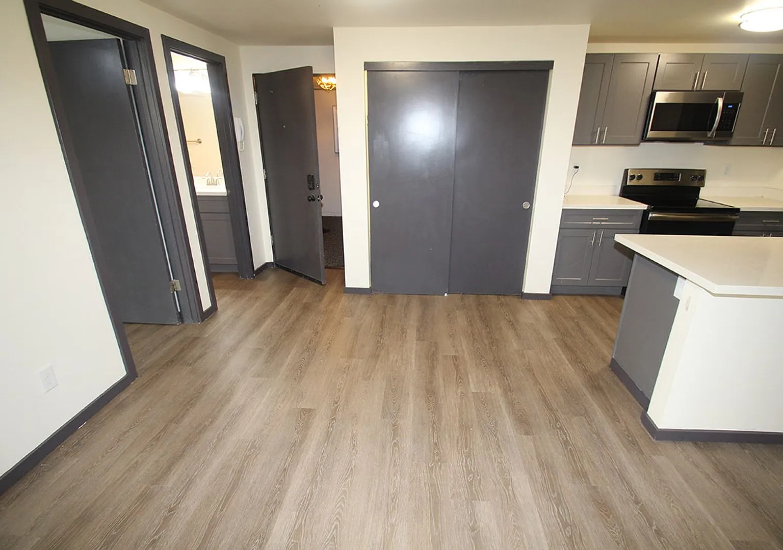Hamilton Hall Apartments — Photo 4