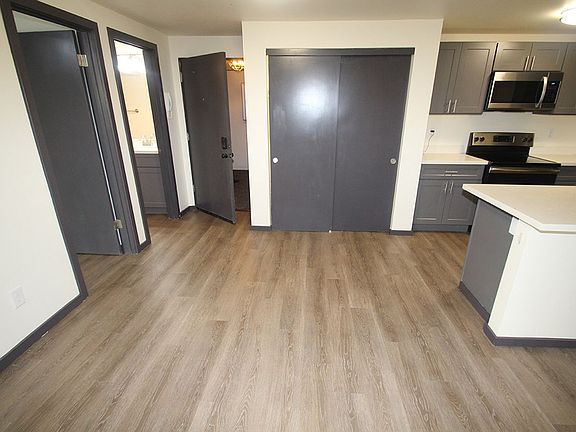 4th image of 526 W Mercer Pl #100