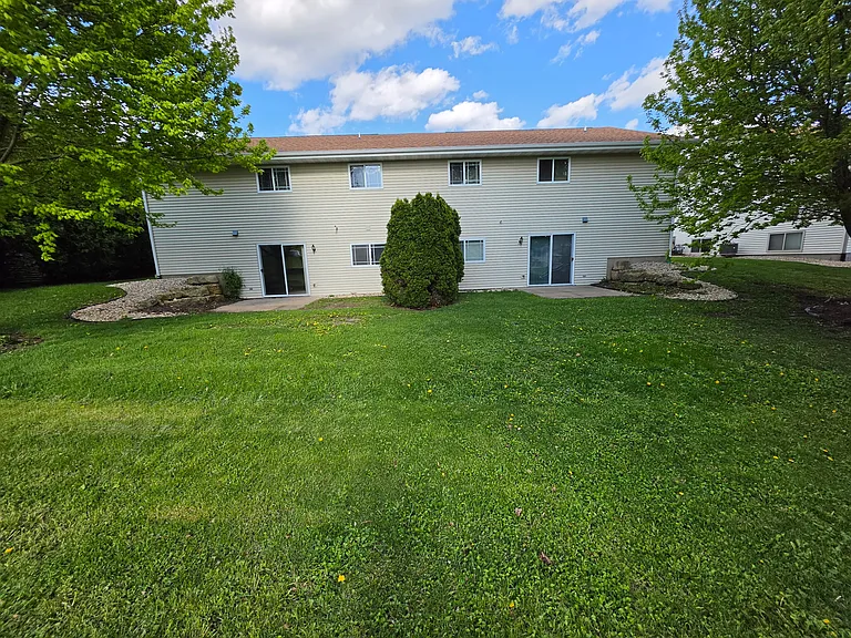 1006 Georgene St — Photo 2
