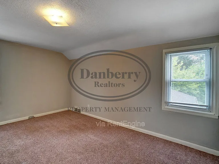 1017 Searles Rd — Photo 18
