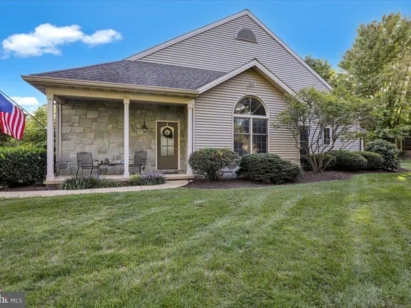 93 Deer Ford Dr, Lancaster, PA 17601