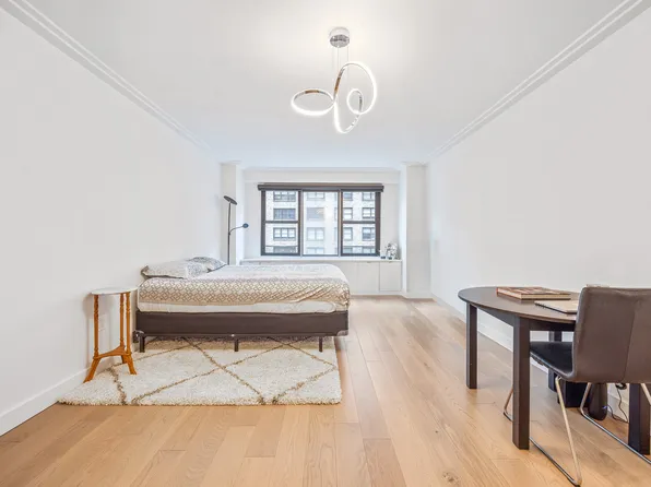 220 East 57th Street 10E image 12 of 13