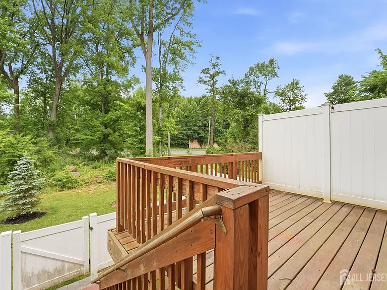 105 Pearce Ln S — Photo 23