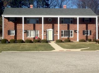 210 Longview Dr APT B, Geneva, IL 60134