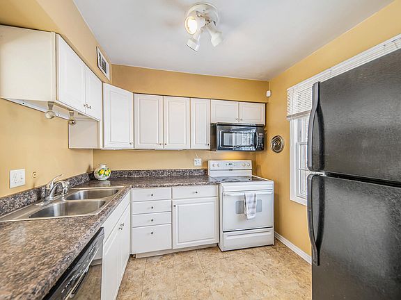 4th image of 727 Garland Cir APT B
