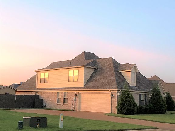3,189 sq ft of living