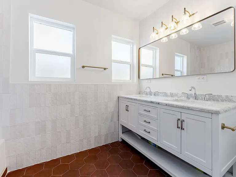 5001 W 20th St — Photo 24