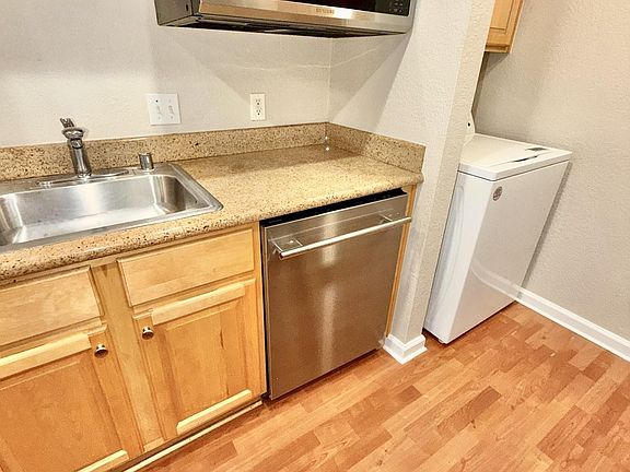4th image of 2295 Lakeview Cir