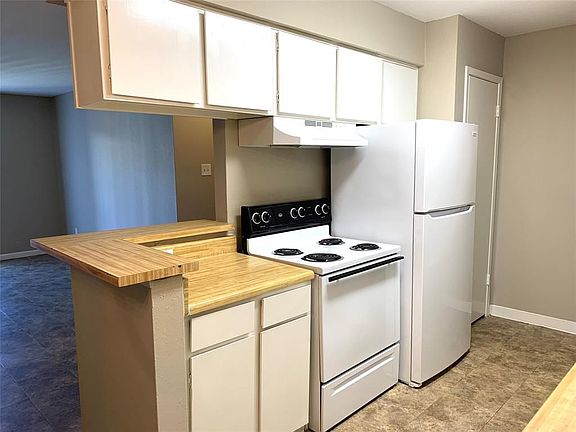 5th image of 2200 Cypress Landing Dr Unit F2