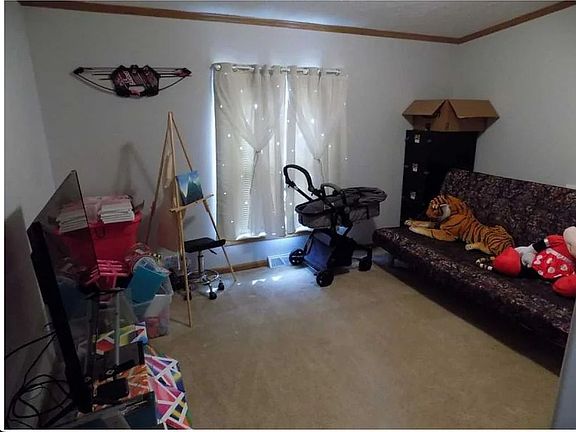 5th image of 355 English Oak Ln