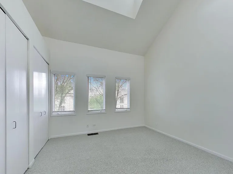 1806 W Argyle St #G — Photo 11