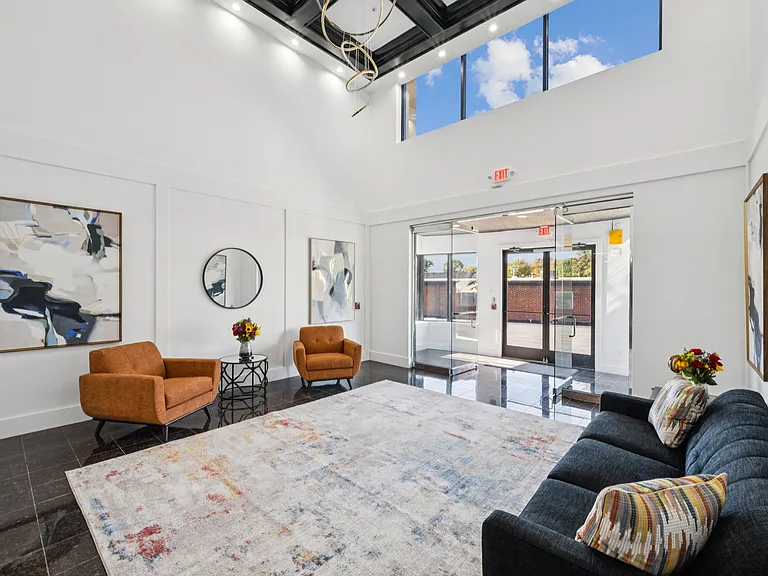 The Tucker Luxury Apartments — Photo 17