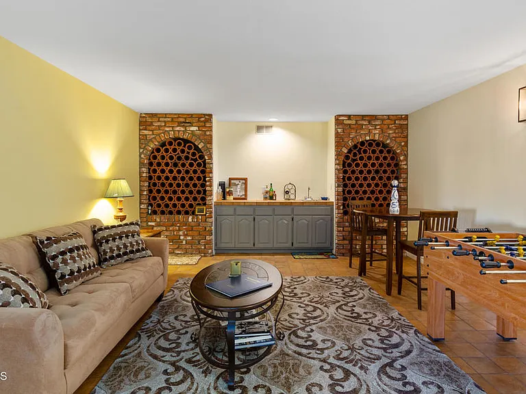1234 E Tujunga Ave — Photo 47
