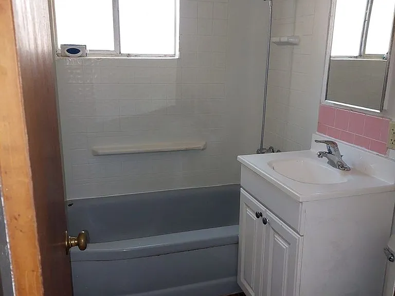 2581 Elwood Ave — Photo 2