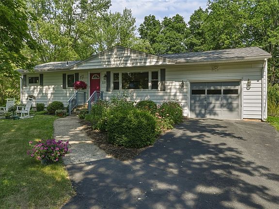2nd image of 221 Tareyton Dr