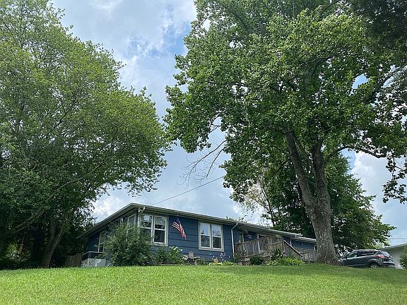 5th image of 615 Peachtree Ln