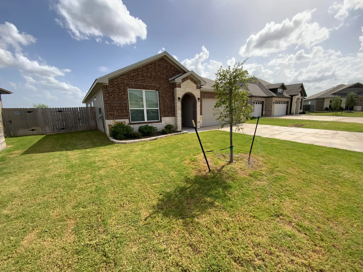 4 bed, 1605 sqft, $1,995 — Photo 2