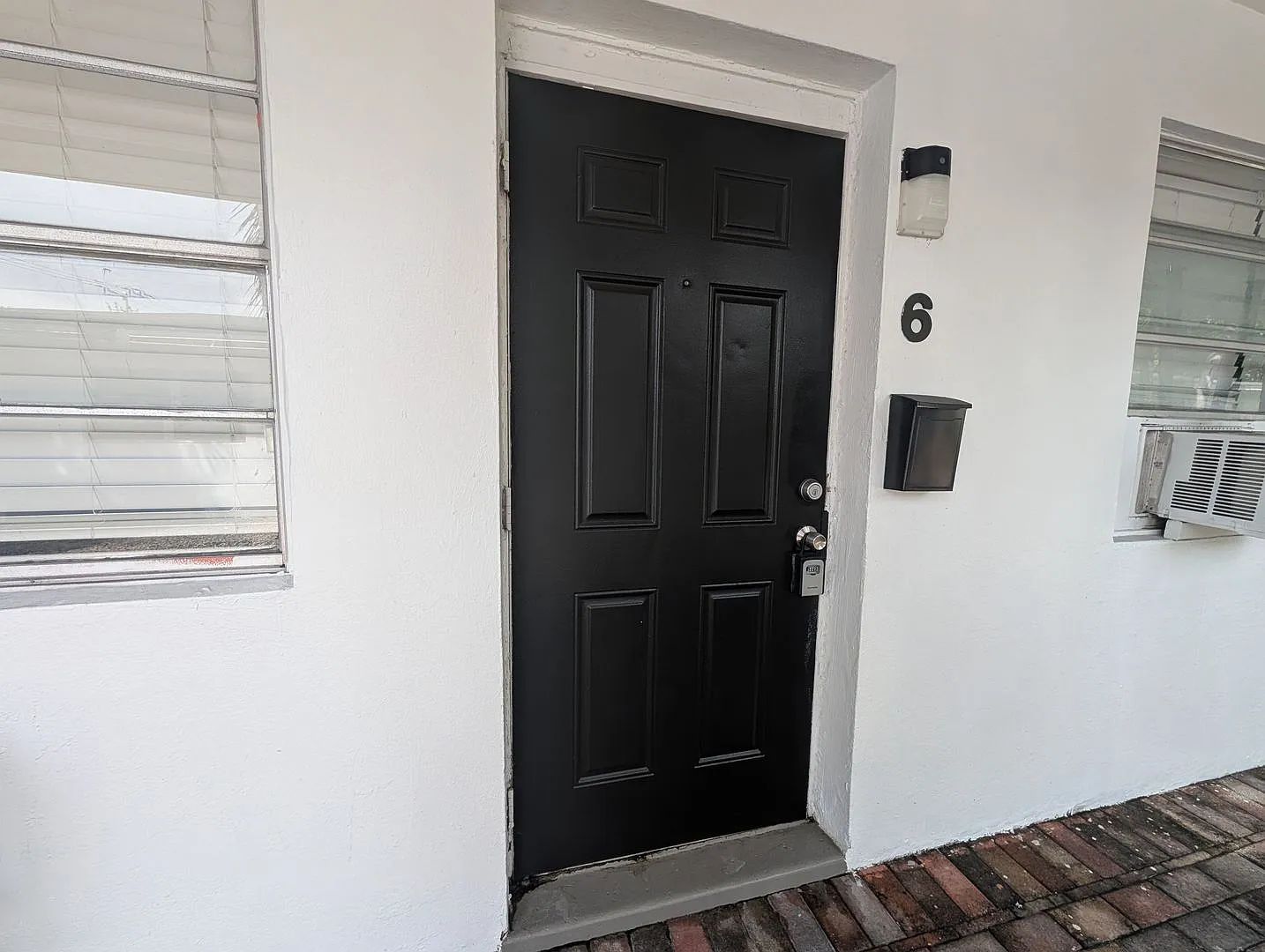 107 SW 18th Ave — Photo 3