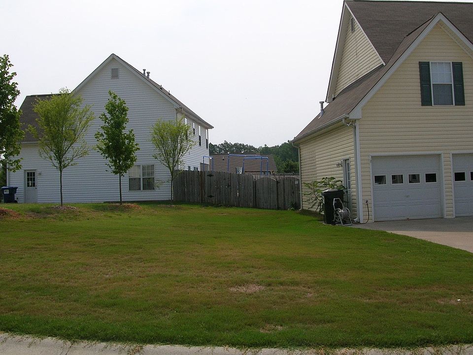 Beautiful side yard!