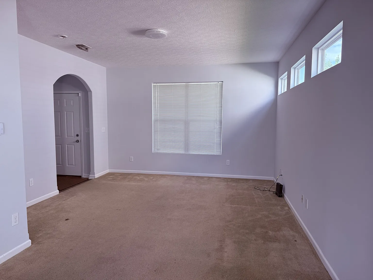 3 bed, 2.5 bath, 1649 sqft, $2,495 — Photo 3