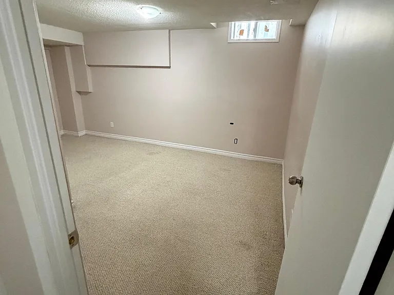18 Carrick Ave #BASEMENT — Photo 13