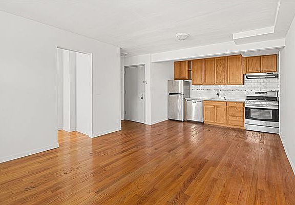 4th image of 10-44 47th Ave #4R