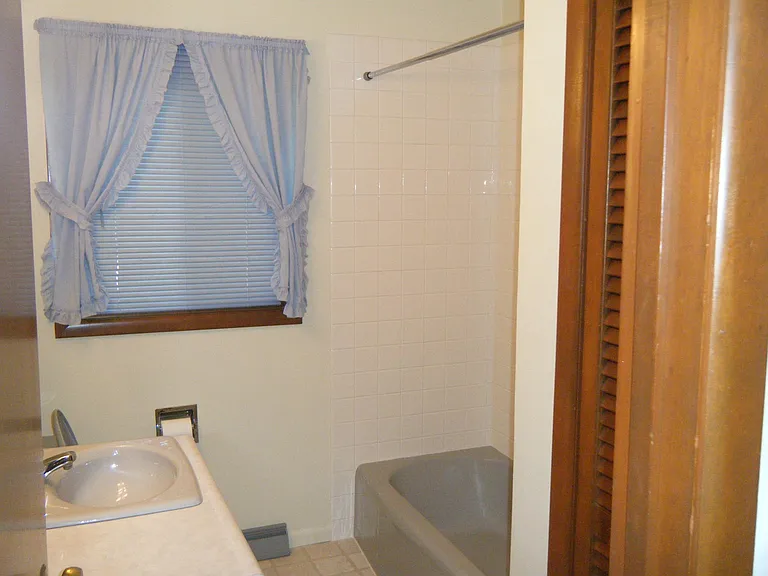 712 Woodside Dr — Photo 9