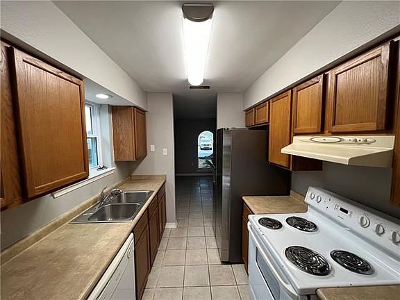 5th image of 2111 E Beauregard Ave