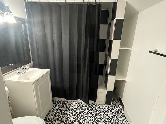 5th image of 1128 Saint Julian Ave #B