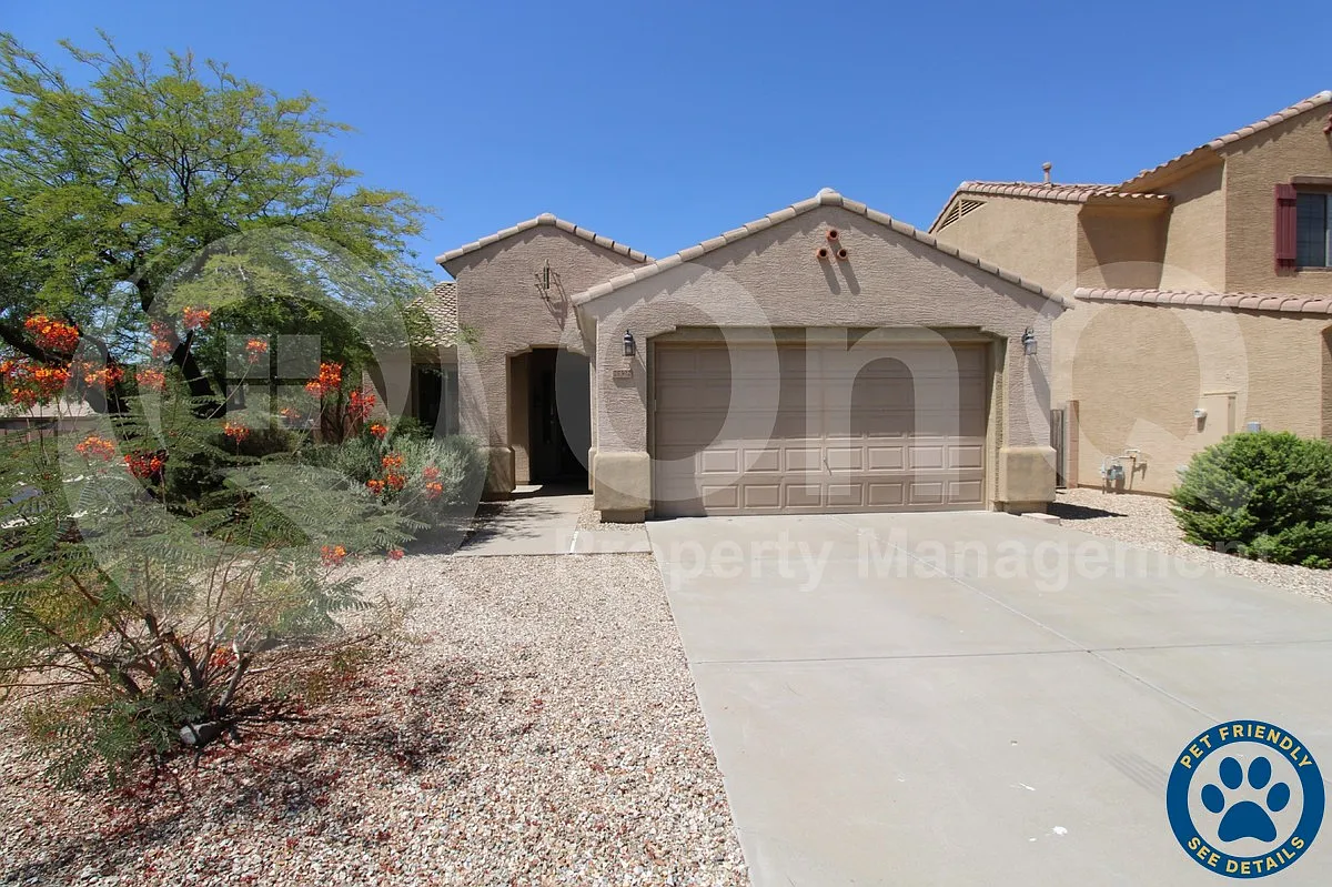 3 bed, 2.0 bath, 1636 sqft, $2,200 — Photo 1