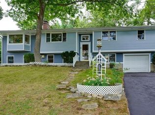 22 Rockpoint Rd, Southborough, MA 01772